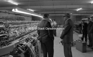 Eurovia Textil GmbH 1967 Besichtigung durch Oberbürgermeister Scharley // FS V 032475 ISG © Stadt Gelsenkirchen